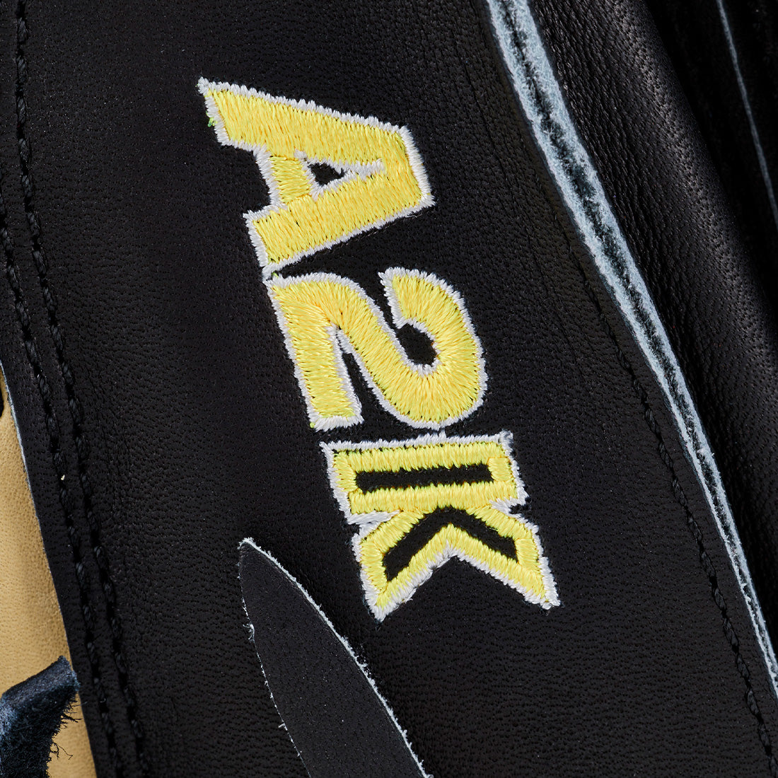 2027 Wilson A2K® 1734 34” Baseball Catcher’s Mitt: WBG10701RT34