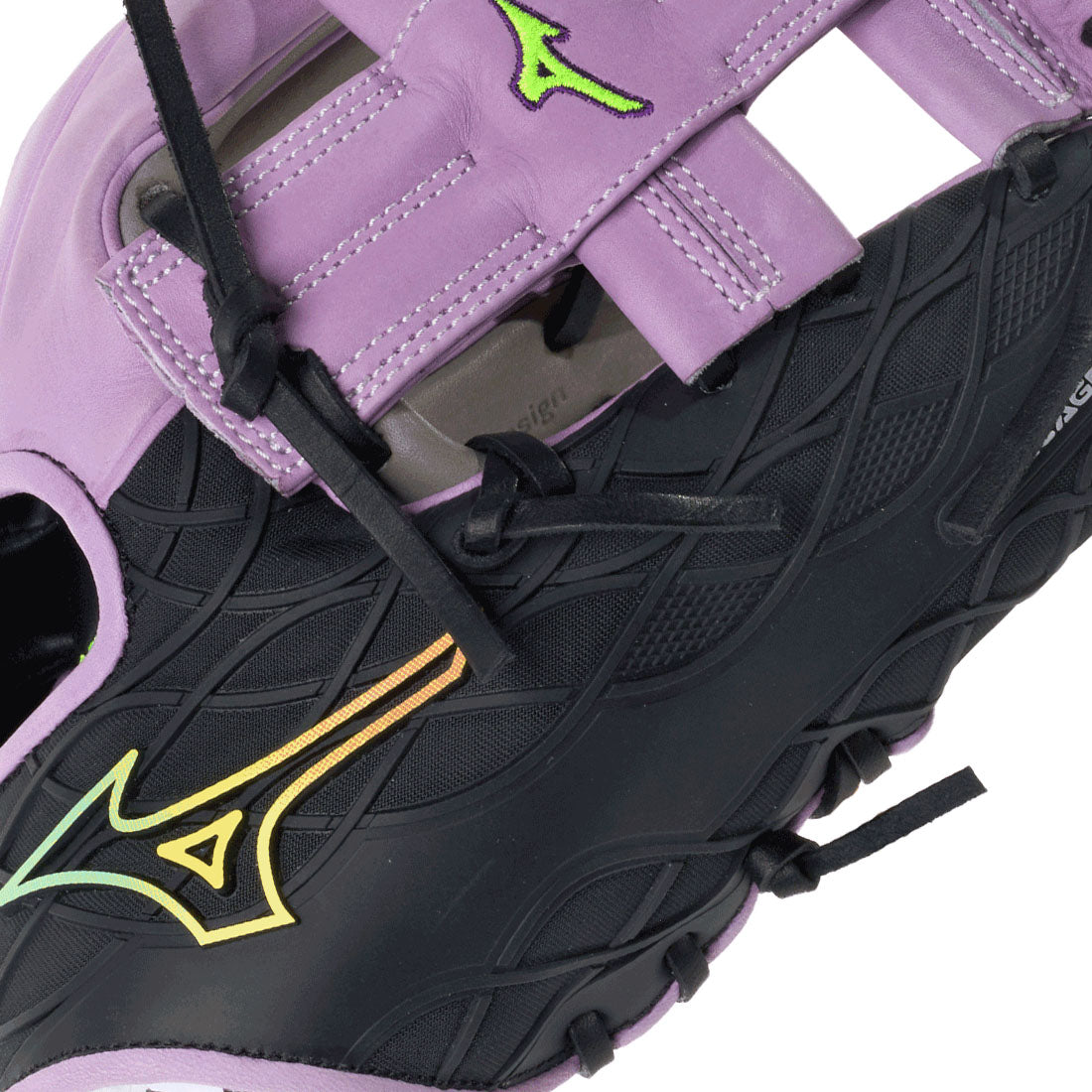 UP Close of the DynaTech on the new Mizuno Pro Select DynaCage GPS-42RDC 11.5 inch infield baseball glove