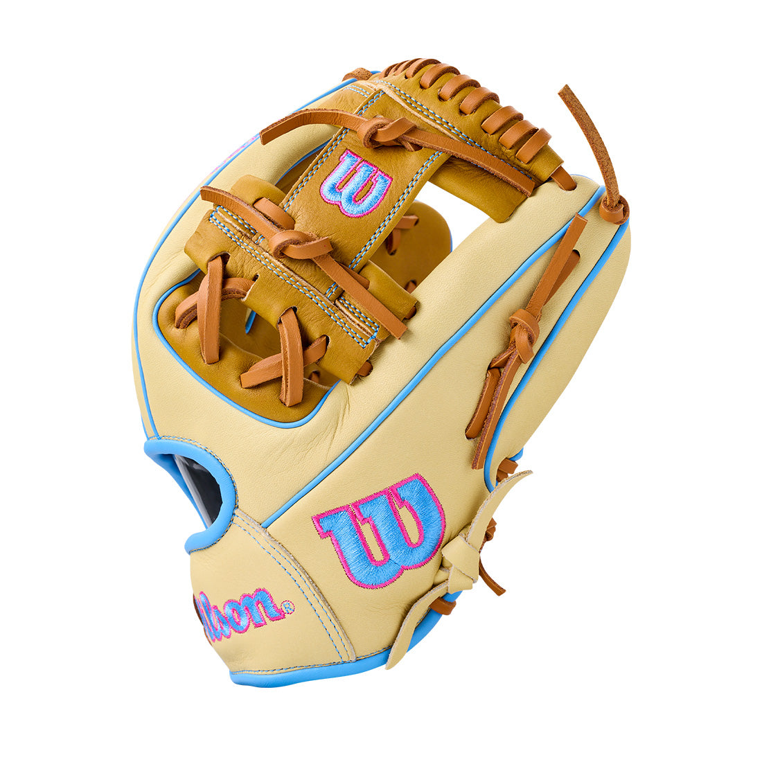 Wilson A1000 1786 baseball glove with shallow infield pocket