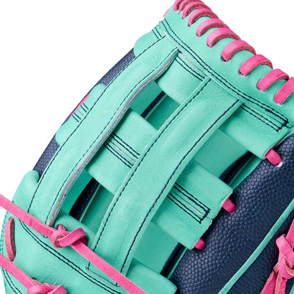 Wilson A2000 1750 Dual Post Web 12.5 inch outfield glove close up