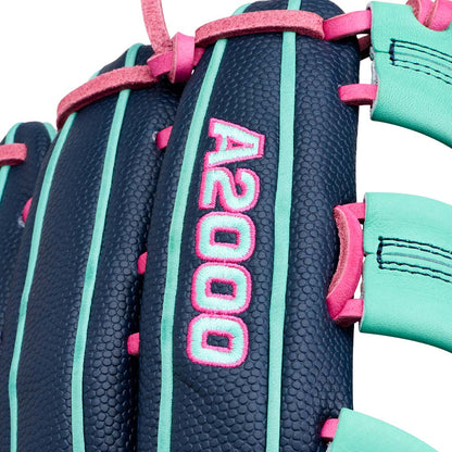 Wilson A2000 1750 Dual Post Web 12.5 inch outfield glove close up