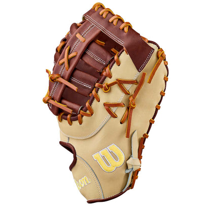 Wilson A2000 1673 Single Post Web first base mitt close up