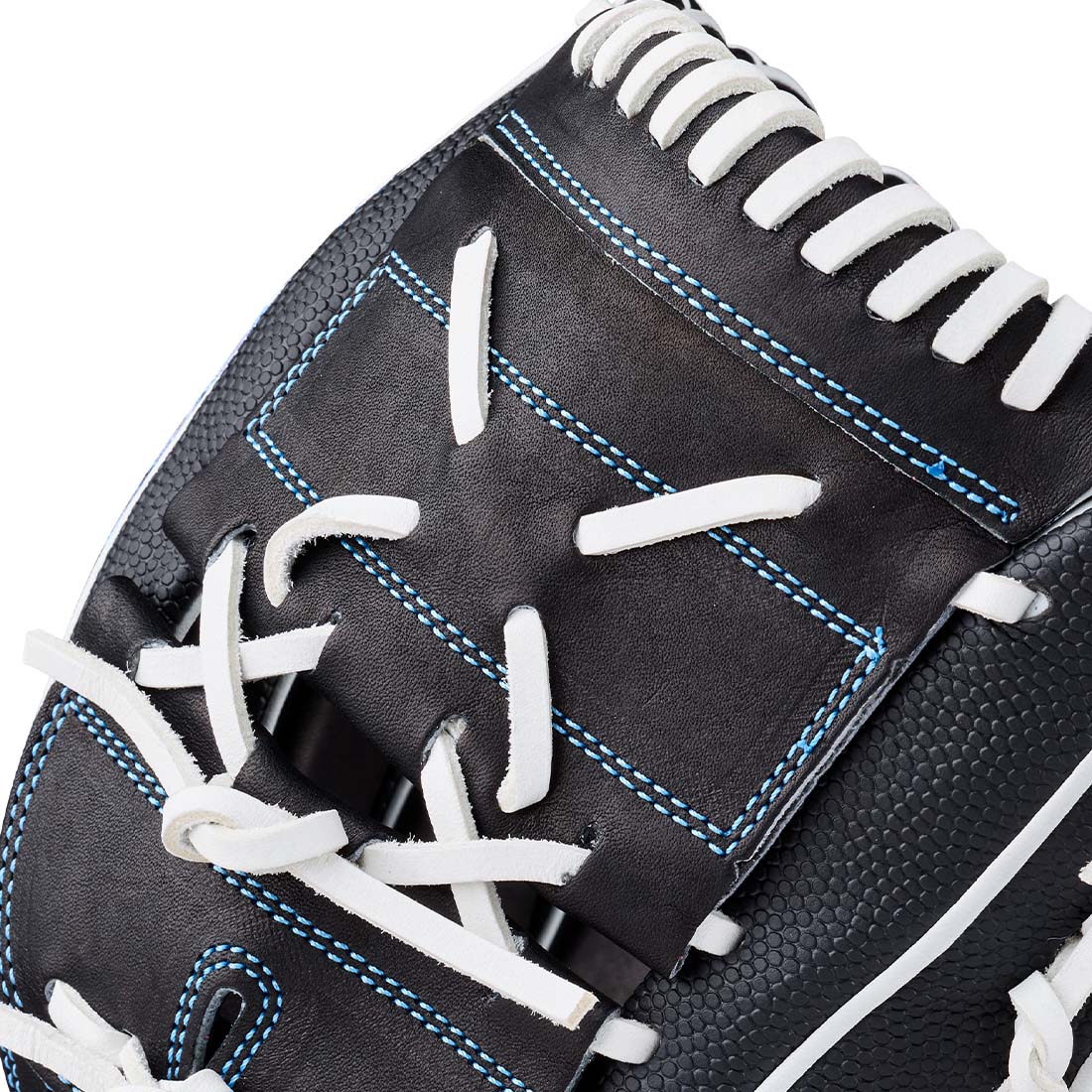 Wilson A2000 FPB25SS Closed 2-Piece Web fastpitch glove close up
