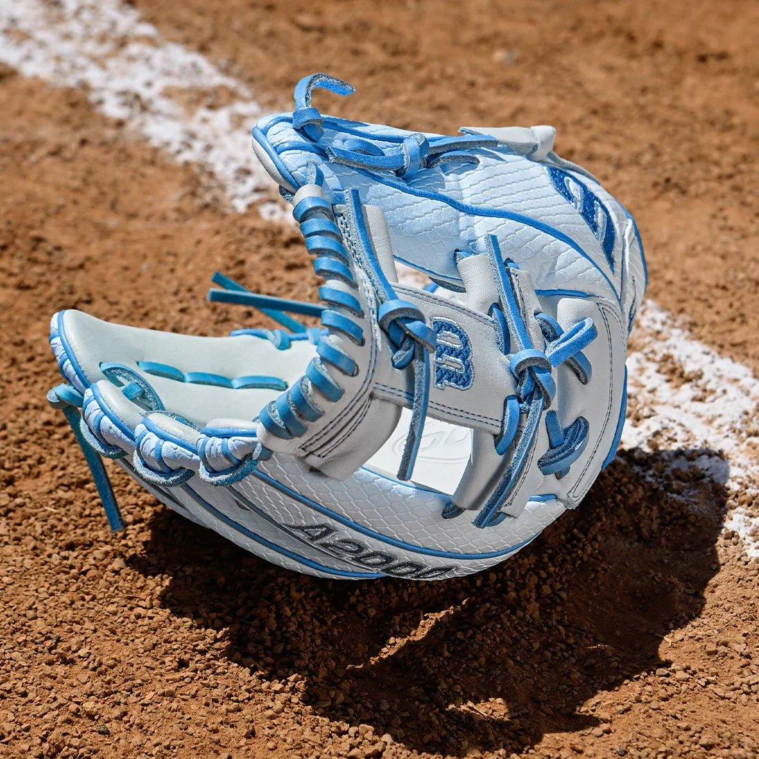 Wilson A2000 H12SS 12" Winter 2025 Fastpitch Infield Glove – Sky Blue/White, H-Web, SuperSnakeSkin™