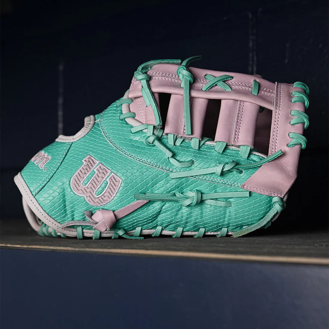 Wilson A2000 1620FPSS 12.5" Winter 2025 Fastpitch First Base Mitt – Seafoam/Lavender/White, Single Post Web
