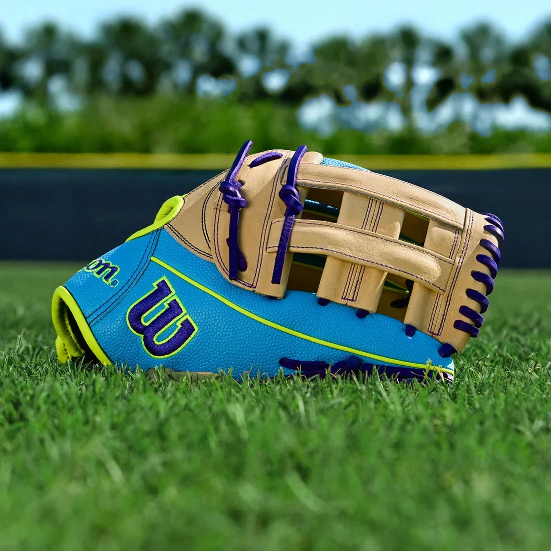 Wilson A2000 1750SS 12.5" Winter 2025 Outfield Glove – Sky Blue/Blonde/Optic Yellow, Dual Post Web