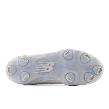 Eight-spike outsole on the Velo v5 Metal softball cleat