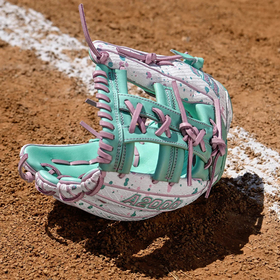 Wilson A2000 FP75SS 11.75" Winter 2025 Fastpitch Infield Glove – White/Seafoam/Lavender, Single Post (3X)