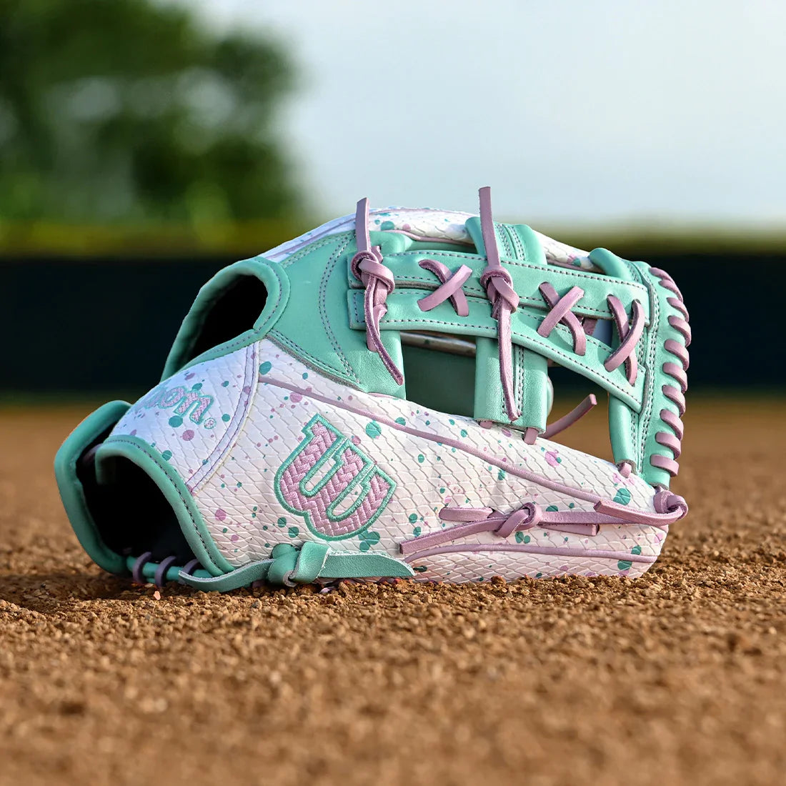 Wilson A2000 FP75SS 11.75" Winter 2025 Fastpitch Infield Glove – White/Seafoam/Lavender, Single Post (3X)